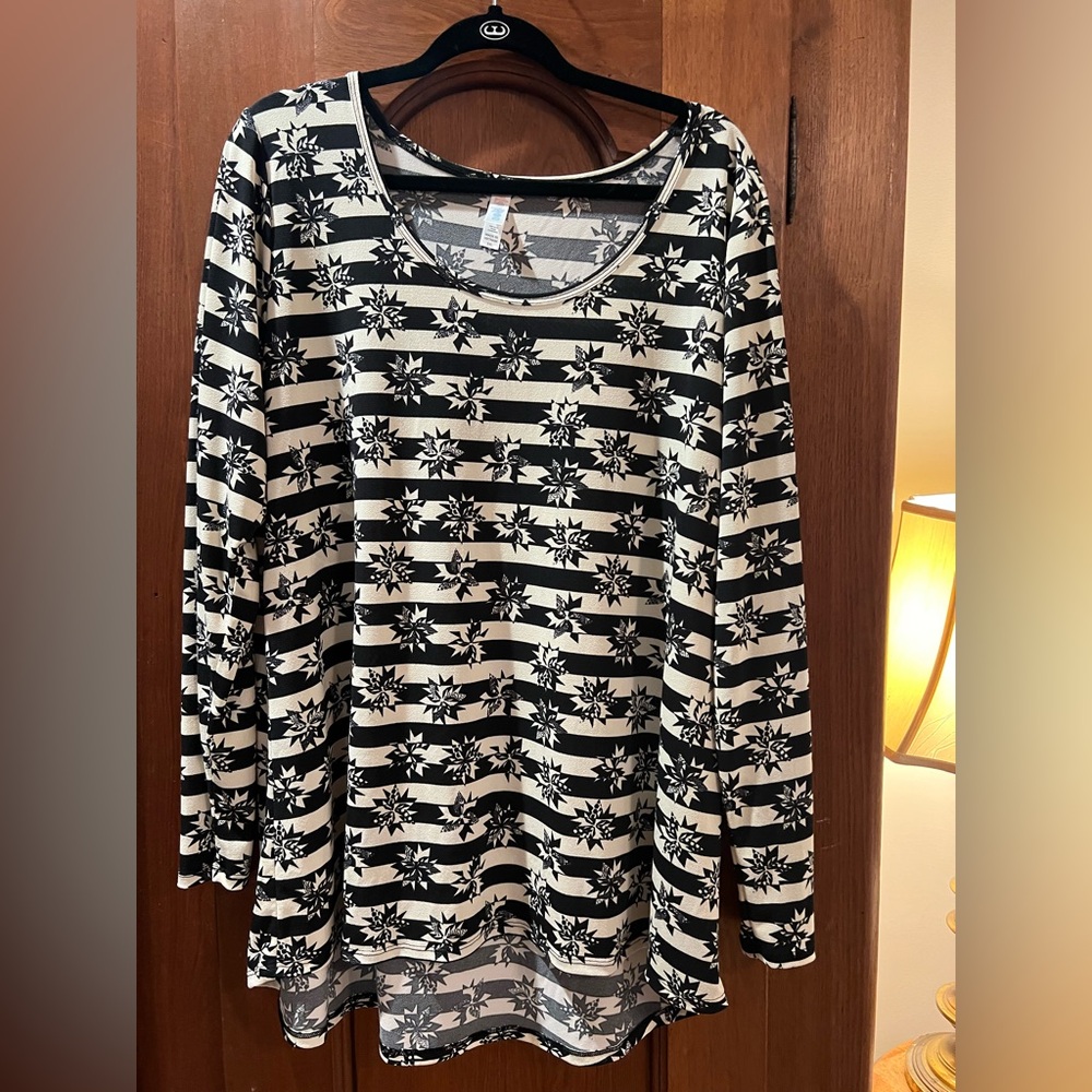 Lularoe Lynnae Elegant Floral Striped Long Sleeve Top